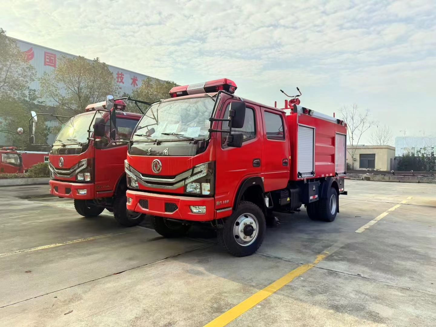 四驅(qū)東風4噸水罐消防車